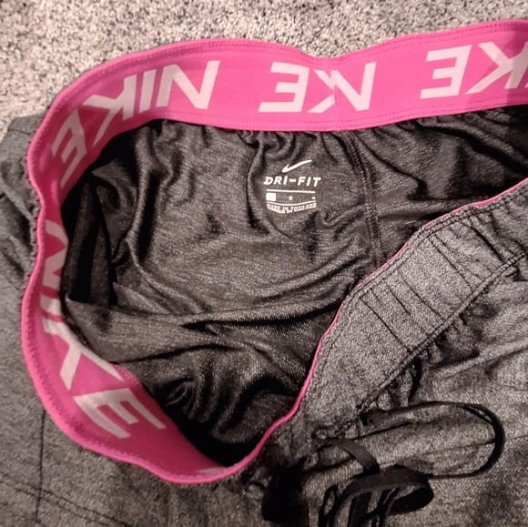 Nike Women's Training Shorts - Picture 4 of 11